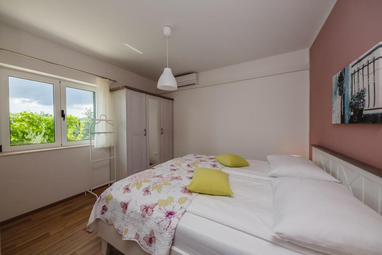 Holiday Home Cherry Tree Žrnovnica Exterior foto